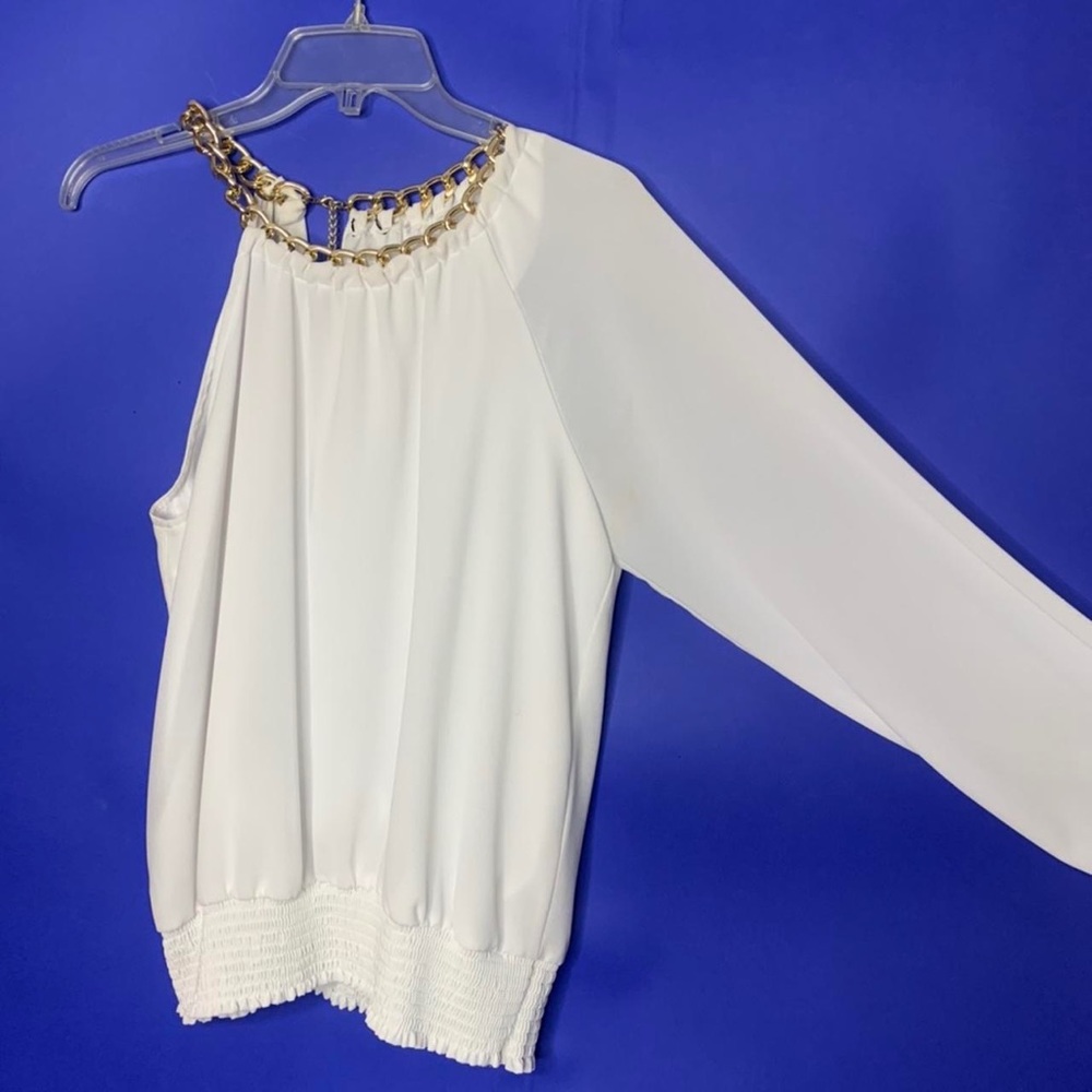 White one sleeve blouse w/ gold chain ✨